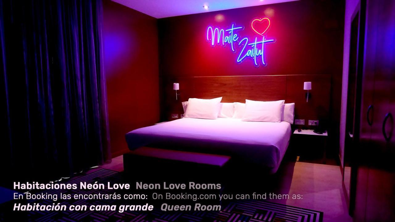 Spirit Hotel Gran Bilbao Dış mekan fotoğraf Neon Love Rooms