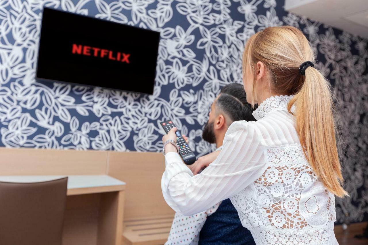 Spirit Hotel Gran Bilbao Dış mekan fotoğraf Netflix